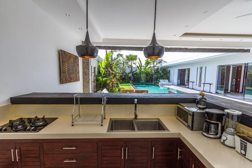 Villa Juna - Beautiful 3 Bedroom In Seminyak 0*, סמיניאק