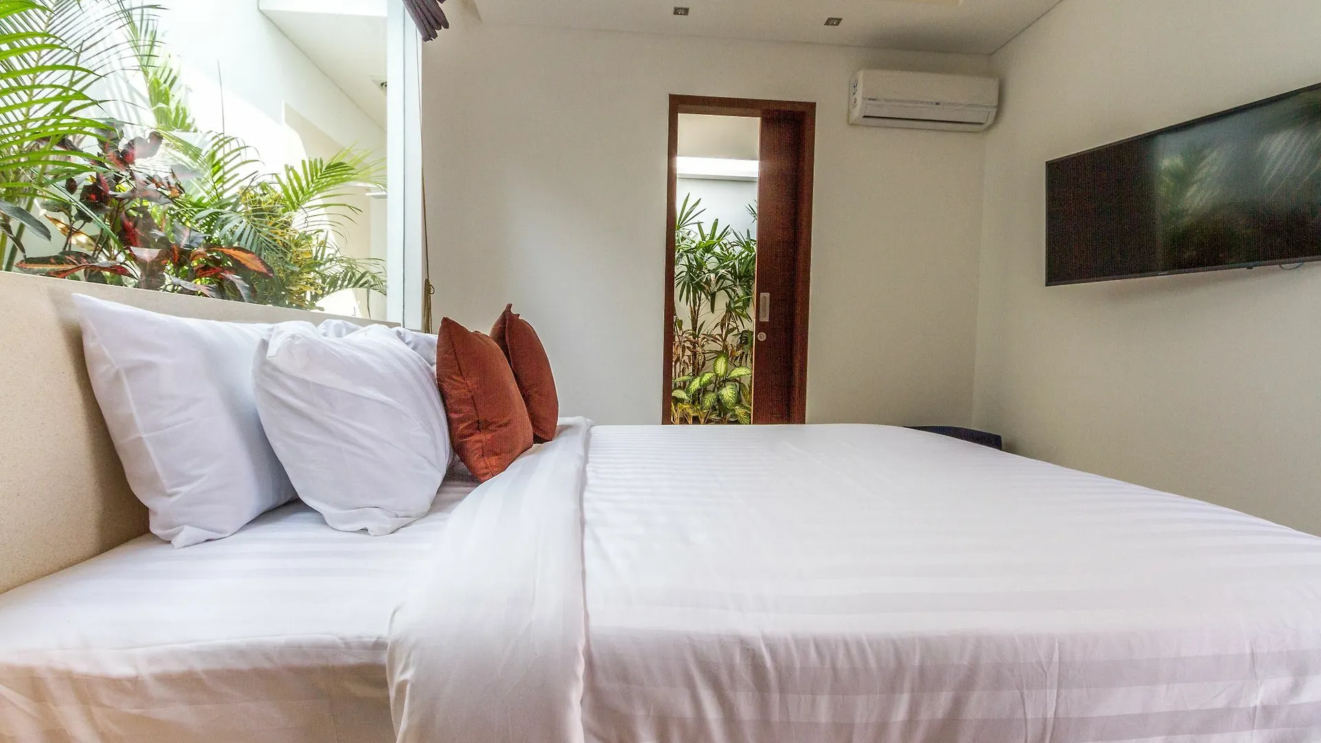 Villa Juna - Beautiful 3 Bedroom In Seminyak